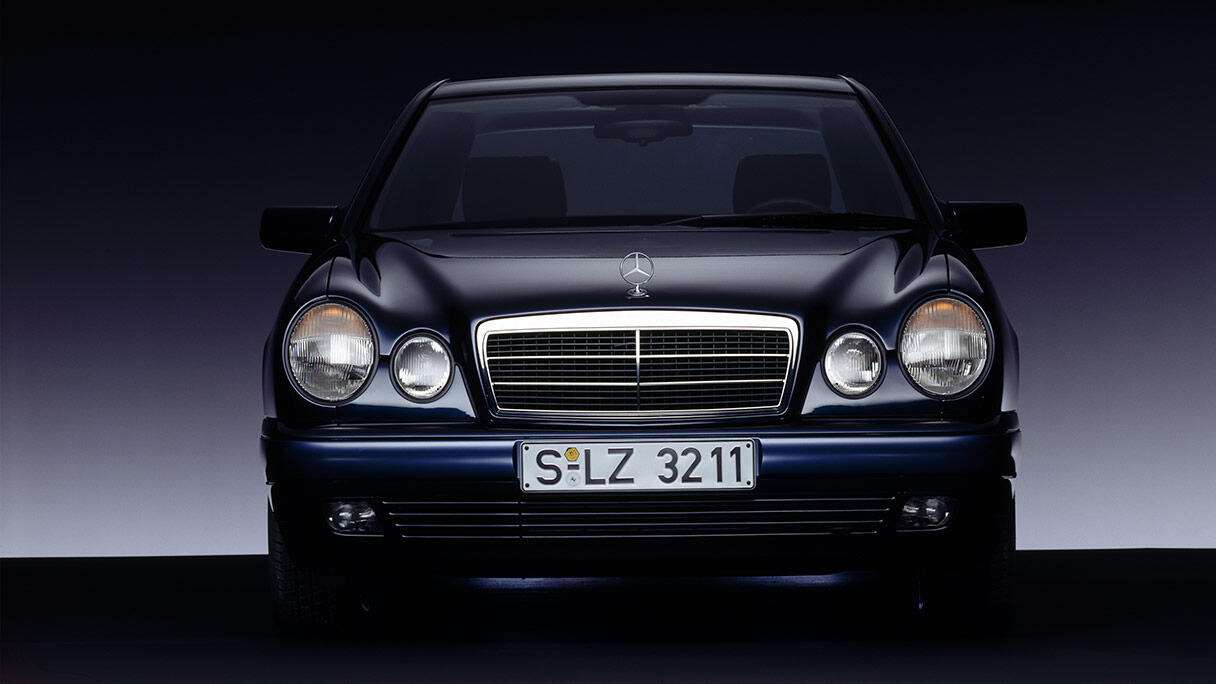 Mercedes-Benz-E-Klasse-History-W210-Vier-Augen-Gesicht-1995-2002-Gallery-1216x684.jpg