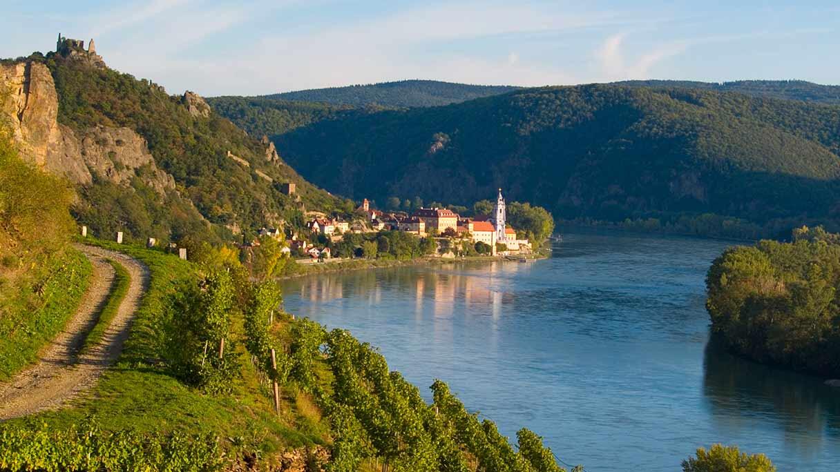Das Weinbaugebiet Wachau an der Donau ist nur eine Autostunde von Wien entfernt