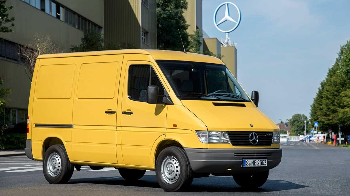 mercedes-benz-sprinter-25-jahre_gallery1_1216x684.jpg