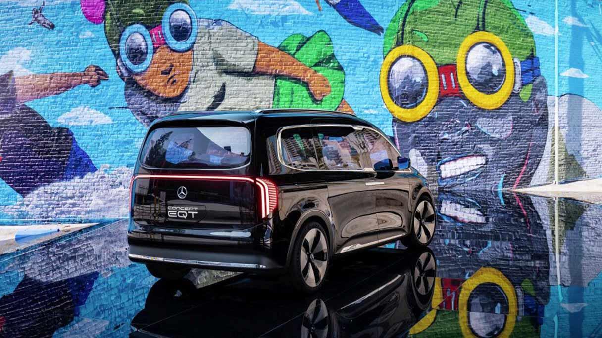 mercedes-concept-eqt-gallery2_1216x684.jpg