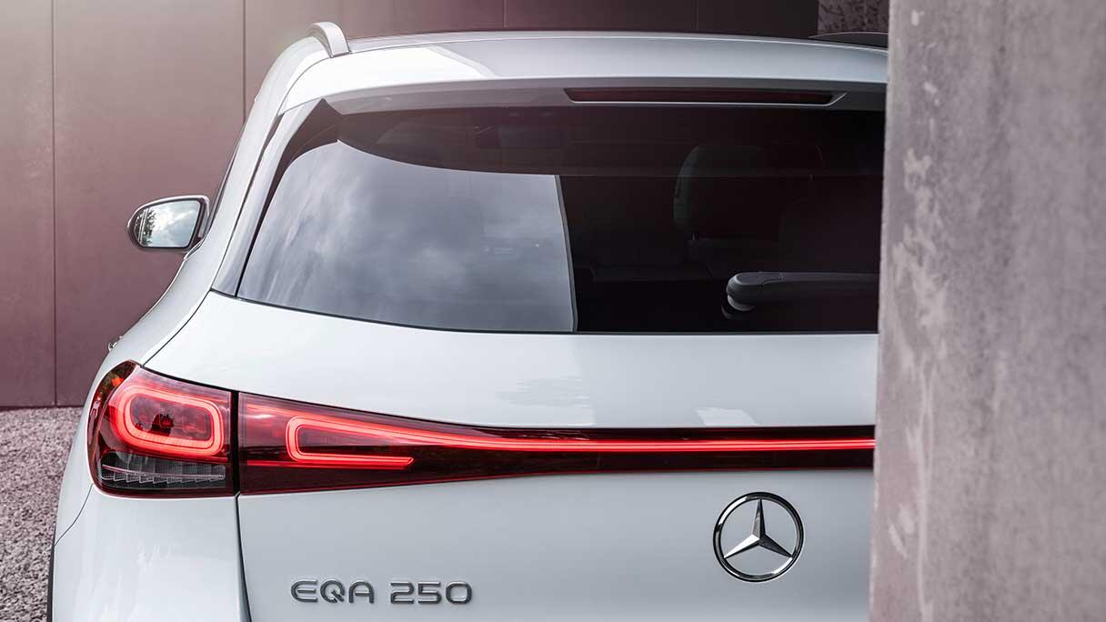 mercedes-eqa-gallery7_1216x684.jpg